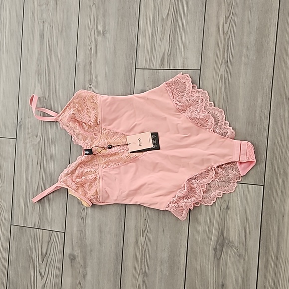 PINSY Sculpting lace shapewear bodysuit - Picture 5 of 9